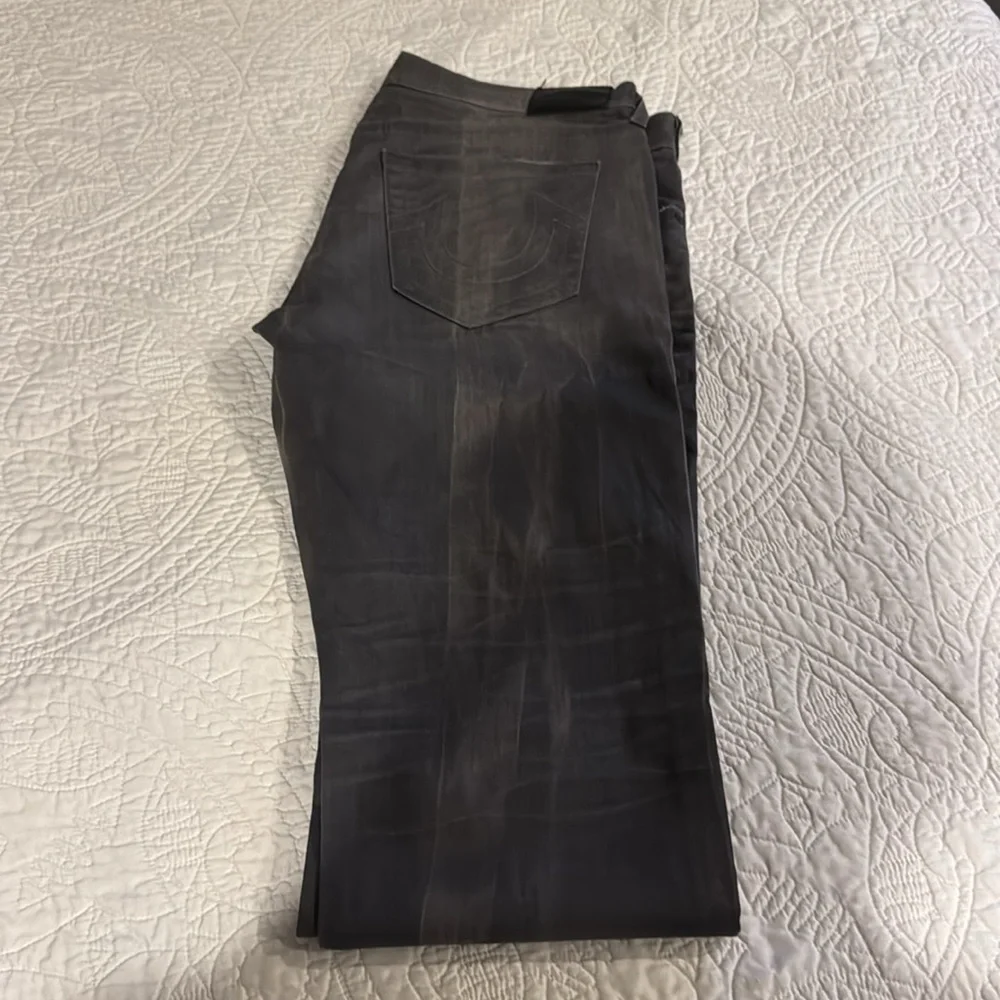 True Religion Geno Relaxed Slim Fit. Size 36x34. Gray - Washed Style. - Picture 3 of 5